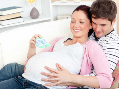 Pregnant Couple_Medium