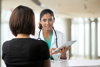 doctor-talking-with-female-patient-in-doctors-office