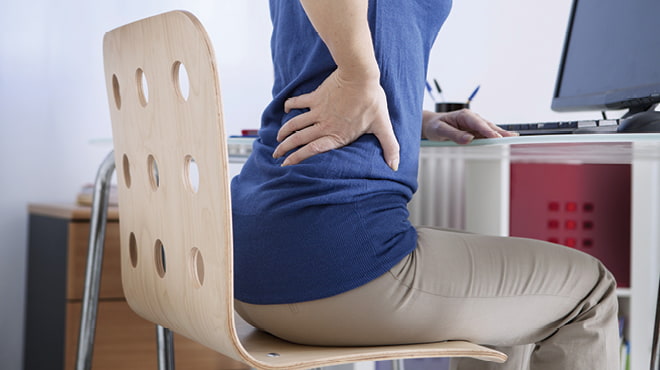 https://www.mayoclinichealthsystem.org/-/media/national-files/images/hometown-health/2019/hand-holding-lower-back-sitting-on-chair.jpg?sc_lang=en