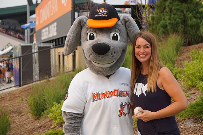 samantha-kaul-standing-with-moondogs-mascot-muttnik