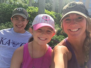 samantha-kaul-with-daughter-and-son