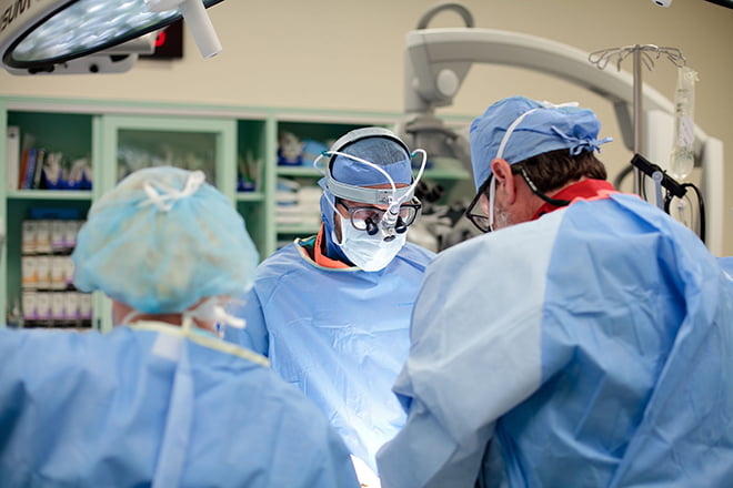 surgeons-in-operating-room
