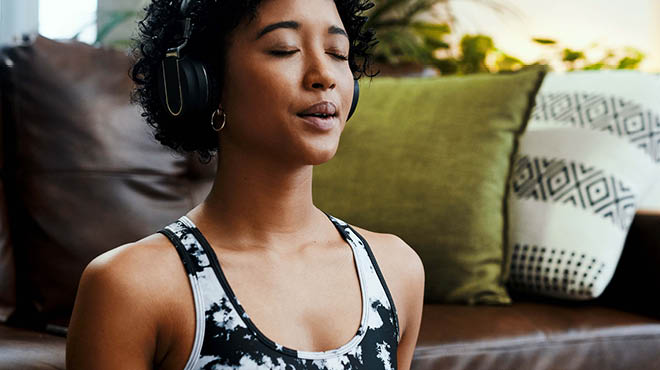 Using earphones to practice mindfulness