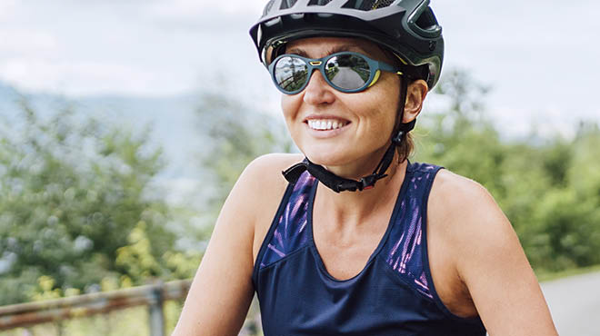 Bicycler wearing helmet and sunglasses