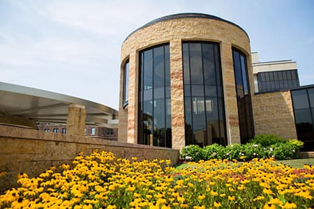 Mayo Clinic Health System in Albert Lea building daisies in front